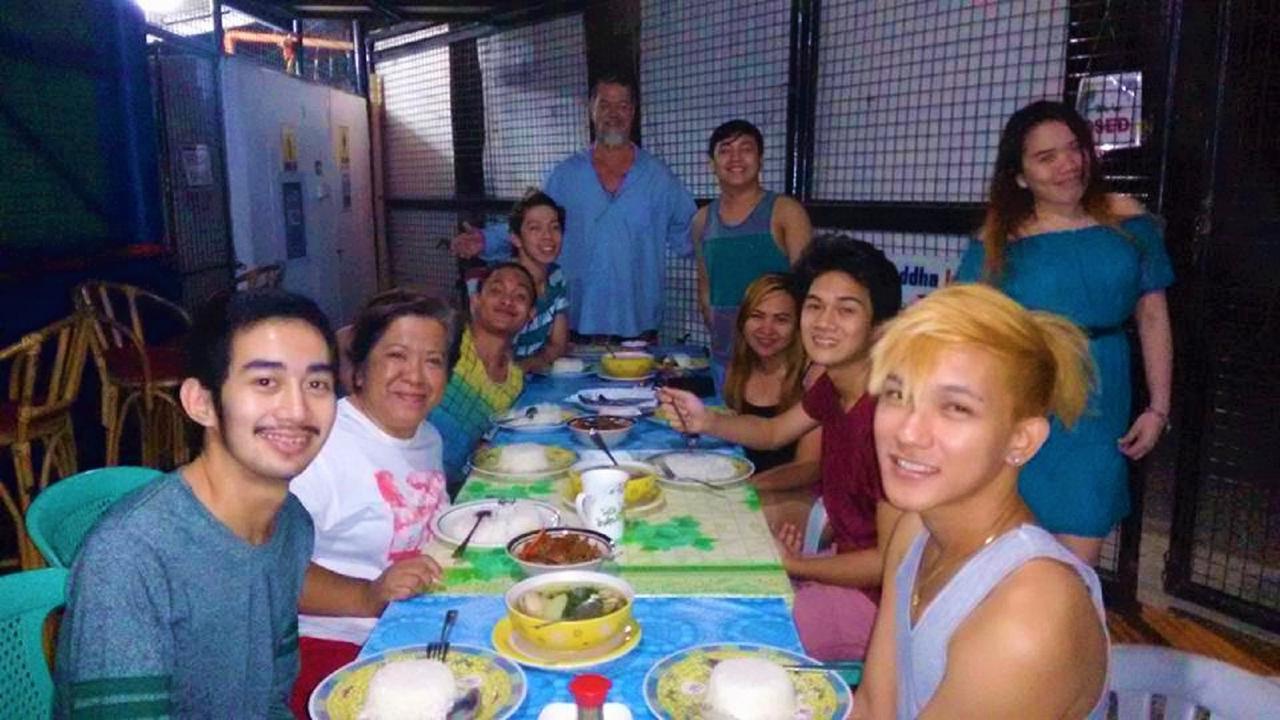 Happy Buddha Inn Puerto Galera Bagian luar foto